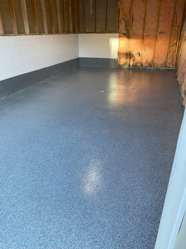 Single car garage in Stoney Creek finished in full flake Domino 1/16" with polyaspartic topcoat